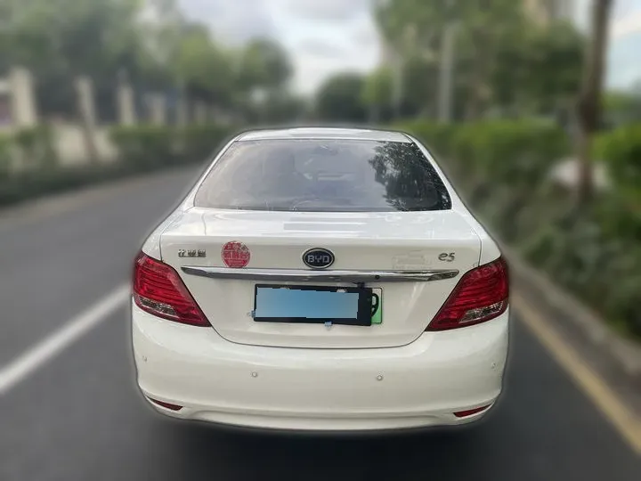 BYD E5 BEV 43KWH 2017