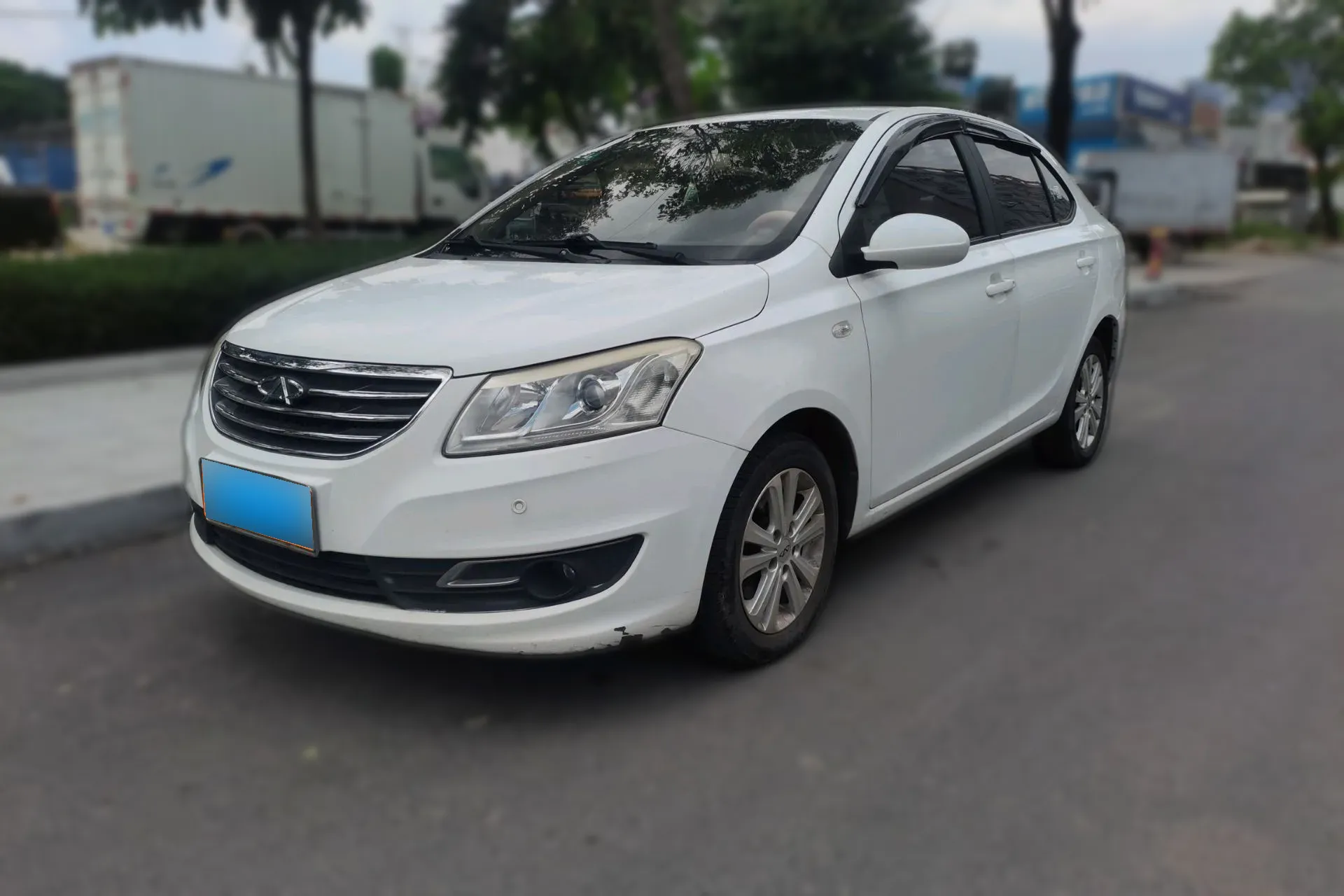 CHERY E3 1.5L 109HP L4 5MT 2013