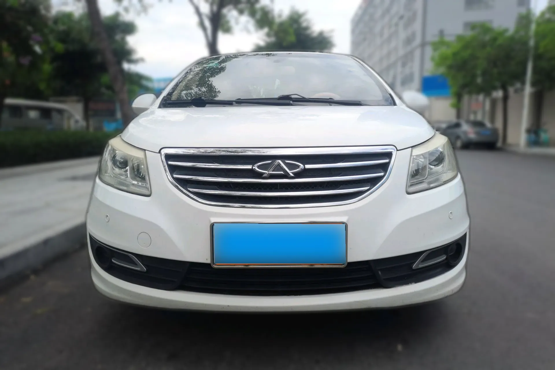 CHERY E3 1.5L 109HP L4 5MT 2013