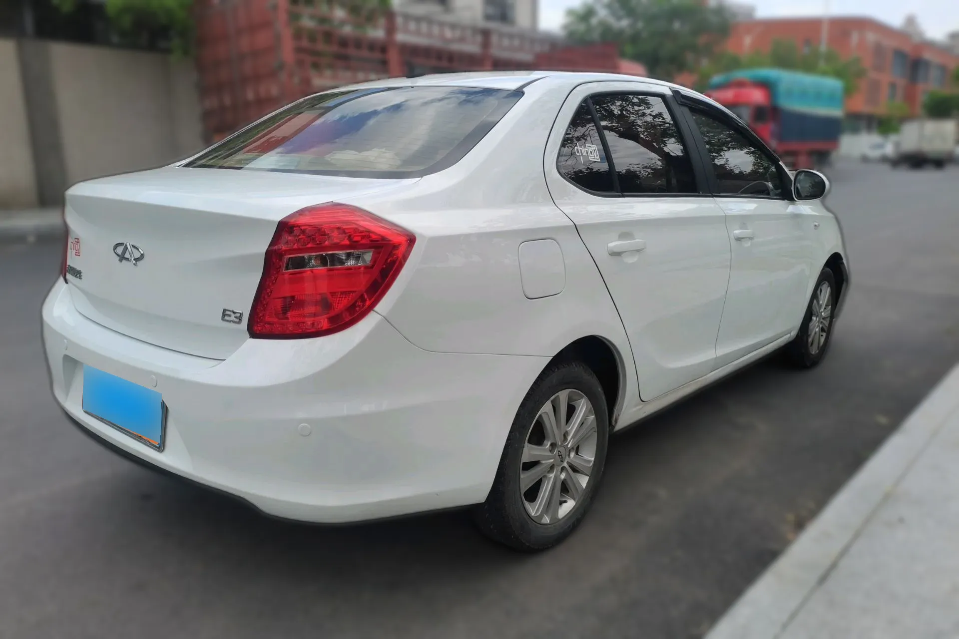 CHERY E3 1.5L 109HP L4 5MT 2013