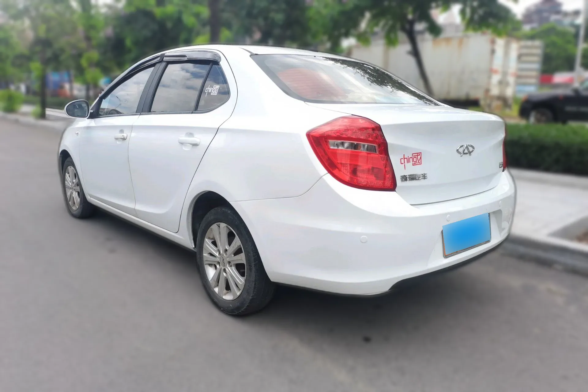 CHERY E3 1.5L 109HP L4 5MT 2013