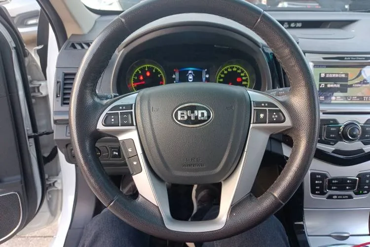 BYD SURUI 1.5L 109HP L4 5MT 2014